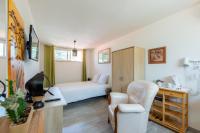 Camera Matrimoniale con Servizi Igienici in Comune