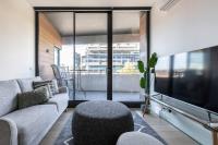 B&B Melbourne - Stunning Modern Style with a Gym, Pool and Spa - Bed and Breakfast Melbourne