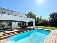Villa neuve contemporaine avec piscine - B&B
