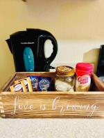 The Rest Stop Front- 15 mins from MBJ/24hr Security - B&B Montego Bay