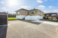 The Brickstone Home with Deck and Parking - B&B Auckland