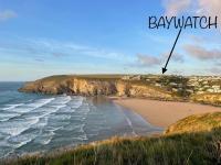 B&B Mawgan Porth - Baywatch Mawgan Porth Spacious Home sleeps 9, Games room, Parking & Garden - Bed and Breakfast Mawgan Porth