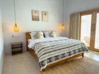 Villa Alamanda 1 with 2 bedrooms and pool - B&B Katilampak