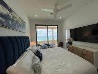 Luxury Ocean front SeaDreams 2 with 7 Mile Beach Views