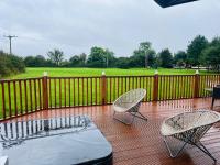 B&B Malton - Long Meadow Lodge with Hot Tub - Bed and Breakfast Malton