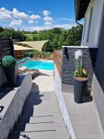 B&B Lopatinec - Aura Lux Holiday Home with Pool - Bed and Breakfast Lopatinec