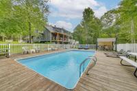 Searsport Paradise with Private Pool and Patio! - Ferienwohnung