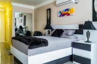 Luxury Kingston Apt - Pool & free parking 20 south - B&B