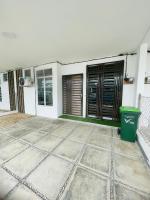 Mikhail's Homestay - B&B