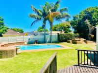 Entire House in Beacon Bay - Family or Group Retreat - Swimming Pool - Multiple Braais - Chambres d'hôtes KuGompo City