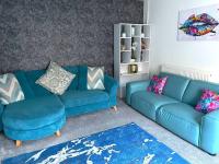 4-bedroom home with off-road parking - Bed and Breakfast Swansea