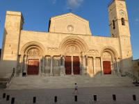 Grande maison traversante. - Chambres d’hôtes Saint-Gilles