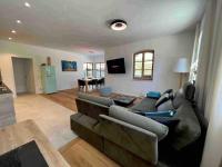 4YOUnic Glonn1 * Boxspring * Jacuzzi * Netflix*65“ - Bed and Breakfast Glonn