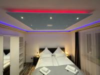 Modern Apartments Neuburg P - TOP - 2 Zimmer, Komfort, Balkon, Wi-Fi, Smart TV, Große Dusche, Küche - B&B Neuburg an der Donau