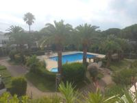 Apartment with Pool View