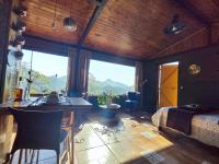 Chalé Pakere Montebello Lumiar - lareira, wi-fi, sauna, piscina - vista incrível - locação do chalé sem prestação de serviços - B&B Lumiar