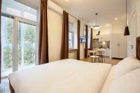 Studio with balcony and with a view to the quite yard