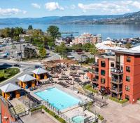 Resort Style Living with Private Lawn and Patio - B&B Kelowna