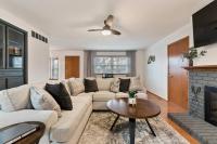 3 Bed 2 Bath Home w 2 Car Garage & Fitness Room - Chambres d'hôtes Wichita