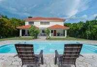 Villa con piscina y vista al campo de golf - B&B