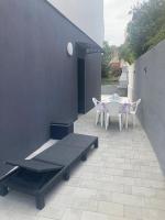 Apartment with Garden View