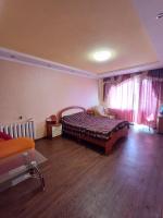 B&B Tcherkassy - 1 комнатная квартира остановка торговый центр - Bed and Breakfast Tcherkassy