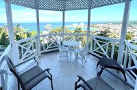 Hummingbird Retreat - Luxury Oceanview Apt, 7-Minute Walk to Beach - B&B Ocho Rios
