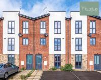 Stunning Five Bedroom Manchester House with Free Parking By PureStay Short Lets & Serviced Accommodation - Ferienwohnung