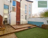 Fabulous Manchester House - 5 Beds Sleeps 8 - Free Parking - by PureStay - Chambres d'hôtes Manchester