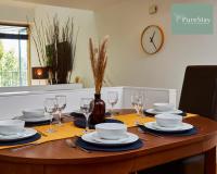 Beautiful Four Bed House By PureStay Short Lets & Serviced Accommodation Coventry With Parking - B&B Coventry