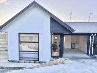 Villa in Central Hamilton - By KOSH BNB - B&B