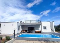 Villa Tempest with Private Pool and Jacuzzi - Ferienwohnung