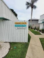 Gulf Shores Getaway steps away from the pool! - B&B