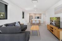 B&B Canberra - Embark Luxe 2BR 2Bath Apartment in Lynham 1 Secure Carpark Wifi Canberra - Bed and Breakfast Canberra