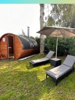 B&B Putten - VELUWE VAKANTIES Chalets With Private Barrel Sauna - With Pool Bar and Restaurant Facilities in the Veluwe National Park - Bed and Breakfast Putten