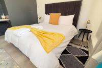 B&B Johannesburg - Luxurious Sandton Studio Apartment with extra sofa bed - Bed and Breakfast Johannesburg