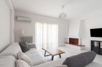 B&B Athens - 3 Bedroom Apartment Near The Mall/Olympic Stadium - Bed and Breakfast Athens