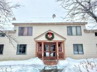 Mt Snow Condo with Pool Mountain Views Half Mile to Mtn - Ferienwohnung