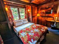 Chambre Lit Queen-Size avec Salle de Bains Commune