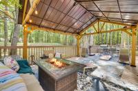 Deck and Fire Pits Immaculate Poconos Lodge! - B&B