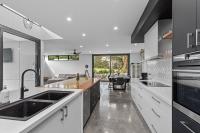Luxurious Haven House by the Beachside Ocean Grove - B&B