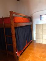 Posto Letto in Dormitorio Misto con 8 Letti