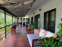Girraween Rural Retreat with Gorgeous Lagoon Pool - B&B
