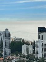 4 Bedroom Huge Sub Penthouse Oracle Level 31 Magnif VIEWS 260m2 Family Skyhome Sleeps 8 Adults and 2 Children, Sofa Bed Portacot, High Chair Central to Everything Resort Skyhome 5 STAR Luxury - Chambres d'hôtes Gold Coast