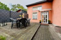 Großes Spree Apartment, 3 Schlafzimmer bis 10 Personen, 4x KfZ Parkplatz, Terrasse, Waschtrockner, Wlan, Netflix - Chambres d'hôtes Cottbus
