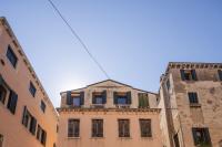 Sant'Aponal Cozy Apartment with Balcony R&R - B&B