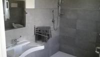 Chambre Double ou Lits Jumeaux avec Salle de Bains Privative