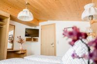 One-Bedroom Apartment with Balcony and Mountain View TOP 2