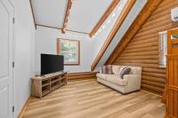 The Big Smokey cabin w/game room & HOT TUB - B&B Black Mountain