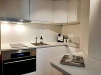 Top-floor studio, near park & sea, great transit - B&B